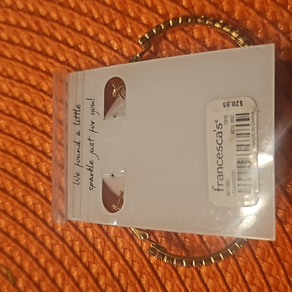 Gold hoop earrings - Picture 3 of 3